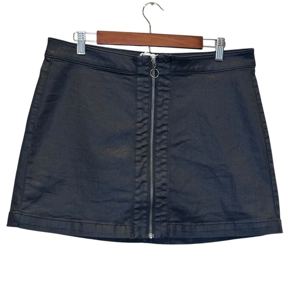 (Sold)Altar'd State Women's Black Coated Zipper Front Stretch Mini Skirt  Large - Picture 1 of 7